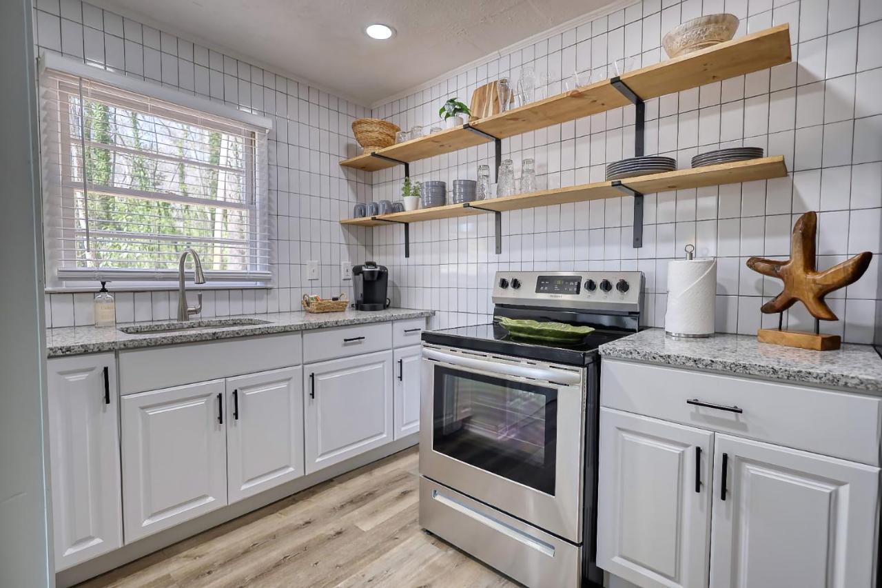 Coastal Cottage 1/2 Mile From Covington Square Bagian luar foto