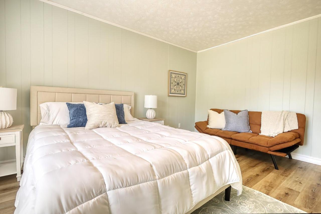 Coastal Cottage 1/2 Mile From Covington Square Bagian luar foto